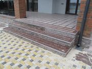 Входная группа из гранита,  лестницы и ступени